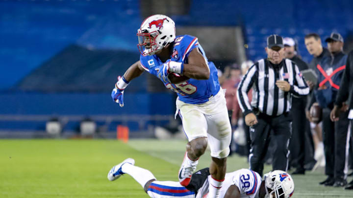 FRISCO, TX - DECEMBER 20: Southern Methodist Mustangs wide receiver Courtland Sutton (16) breaks free from a tackle attempt by Louisiana Tech Bulldogs safety Jordan Baldwin (28) during the DXL Frisco Bowl game between the Louisiana Tech Bulldogs and SMU Mustangs on December 20, 2017 at Toyota Stadium in Frisco, TX. (Photo by Andrew Dieb/Icon Sportswire via Getty Images)