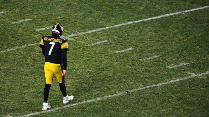 PITTSBURGH, PENNSYLVANIA - JANUARY 10: Ben Roethlisberger #7 of the Pittsburgh Steelers walks to the huddle during the second half of the AFC Wild Card Playoff game against the Cleveland Browns at Heinz Field on January 10, 2021 in Pittsburgh, Pennsylvania. (Photo by Joe Sargent/Getty Images)