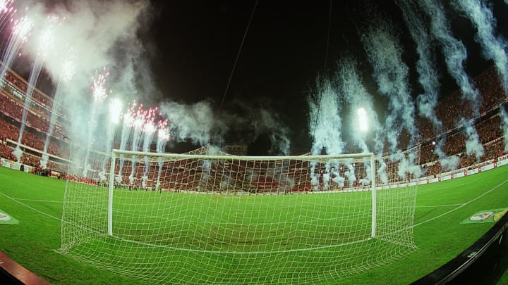 LISBON – DECEMBER 16: General view of the Stadium of Light during the Portuguese Campeonato match between Benfica and Sporting Lisbon played at the Stadium of Light, in Lisbon, Portugal on December 16, 2001. The match ended in a 2-2 draw. (Photo by Nuno Correia/Getty Images)