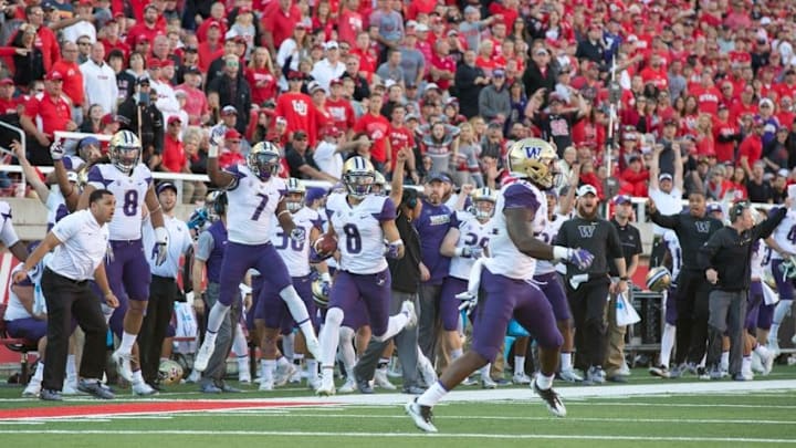 Oct 29, 2016; Salt Lake City, UT, USA; The Washington Huskies sideline reacts as Washington Huskies wide receiver Dante Pettis (8) returns a punt for the go-ahead touchdown in the fourth quarter against the Utah Utes at Rice-Eccles Stadium. Washington won 31-24. Mandatory Credit: Russ Isabella-USA TODAY Sports