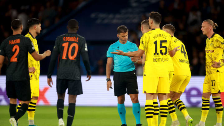 Borussia Dortmund players protest as Referee Jesus Gil Manzano awards PSG a penalty. (Photo by Johannes Simon/Getty Images)