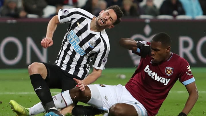LONDON, ENGLAND - MARCH 02: Issa Diop of West Ham United tackles Fabian Schar of Newcastle United during the Premier League match between West Ham United and Newcastle United at London Stadium on March 02, 2019 in London, United Kingdom. (Photo by Christopher Lee/Getty Images)