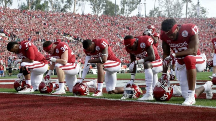 PASADENA, CA - JANUARY 01: The Oklahoma Sooners take a knee prior to the 2018 College Football Playoff Semifinal game against the Georgia Bulldogs at the Rose Bowl Game presented by Northwestern Mutual at the Rose Bowl on January 1, 2018 in Pasadena, California. (Photo by Jeff Gross/Getty Images)
