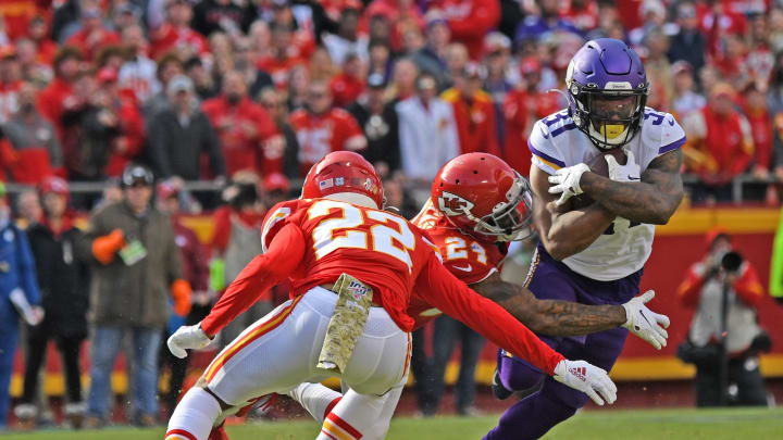 Running back Ameer Abdullah #31 of the Minnesota Vikings rushes up field against strong safety Jordan Lucas #24 and free safety Juan Thornhill #22 of the Kansas City Chiefs (Photo by Peter Aiken/Getty Images)