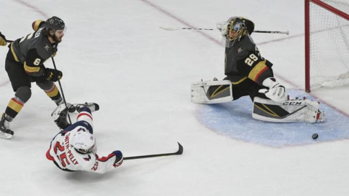 LAS VEGAS, NV - JUNE 7: Washington Capitals right wing Devante Smith-Pelly (25) dives to score the tying goal during the third period of game five of The Stanley Cup Final. (Photo by Jonathan Newton/The Washington Post via Getty Images)