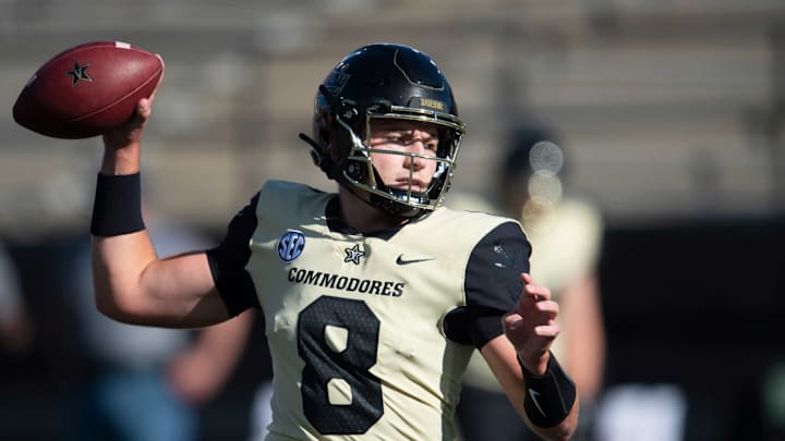 Vanderbilt quarterback Ken Seals (8) warms up before the game against Mississippi at Vanderbilt Stadium Saturday, Oct. 31, 2020 in Nashville, Tenn.Nas Vandy Olemiss 001