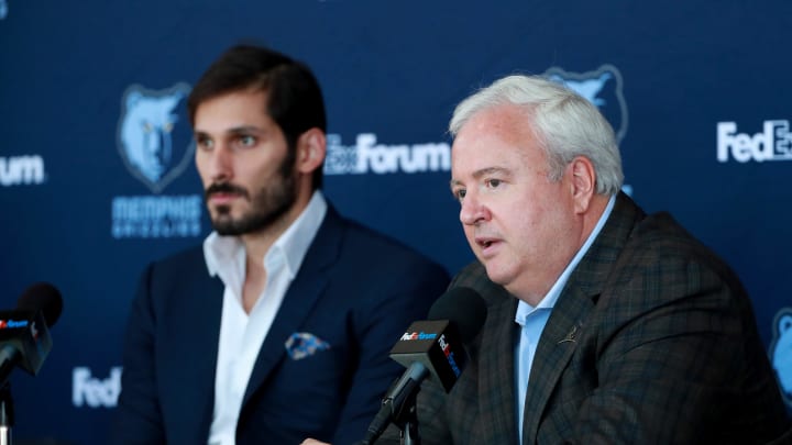 MEMPHIS, TN – SEPTEMBER 17: Chris Wallace, General Manager of the Memphis Grizzlies, helps introduce new players during a press conference on September 17, 2018 at FedExForum in Memphis, Tennessee. NOTE TO USER: User expressly acknowledges and agrees that, by downloading and or using this photograph, User is consenting to the terms and conditions of the Getty Images License Agreement. Mandatory Copyright Notice: Copyright 2018 NBAE (Photo by Joe Murphy/NBAE via Getty Images)