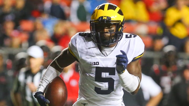 Oct 8, 2016; Piscataway, NJ, USA; Michigan Wolverines running back Jabrill Peppers (5) carries the ball to score a touchdown during their game against the Rutgers Scarlet Knights at High Points Solutions Stadium. Mandatory Credit: Ed Mulholland-USA TODAY Sports