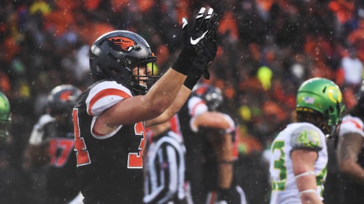 CORVALLISo, OR - NOVEMBER 26: Running back Ryan Nall