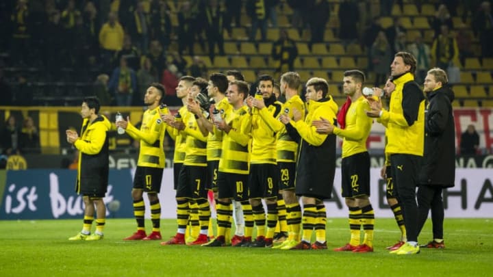 DORTMUND, GERMANY - NOVEMBER 04: The team of Borussia Dortmund after the final whistle during the Bundesliga match between Borussia Dortmund and FC Bayern Muenchen at the Signal Iduna Park on November 04, 2017 in Dortmund, Germany. (Photo by Alexandre Simoes/Borussia Dortmund/Getty Images)