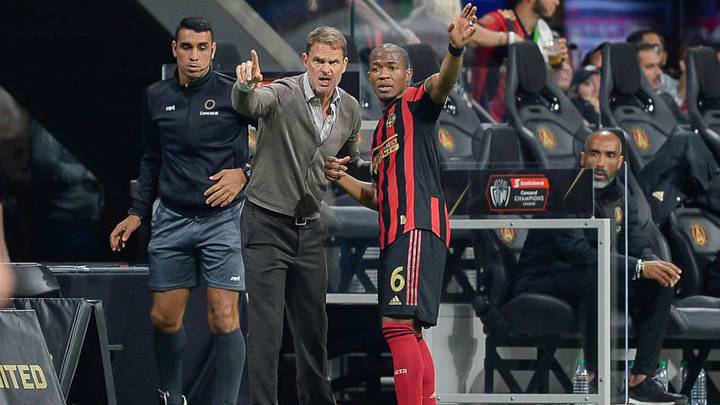 ATLANTA, GA MARCH 13: Atlanta head coach Frank de Boer talks defensive positioning with Darlington Nagbe (6) during the Concacaf Champions League match between CF Monterrey and Atlanta United FC on March 13th, 2019 at Mercedes Benz Stadium in Atlanta, GA. (Photo by Rich von Biberstein/Icon Sportswire via Getty Images)