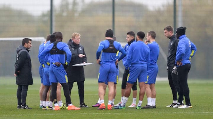 HALEWOOD, ENGLAND - OCTOBER 28: (EXCLUSIVE COVERAGE) Ronald Koeman with his Everton players during the Everton FC training session at Finch Farm on October 28, 2016 in Halewood, England. (Photo by Tony McArdle/Everton FC via Getty Images)
