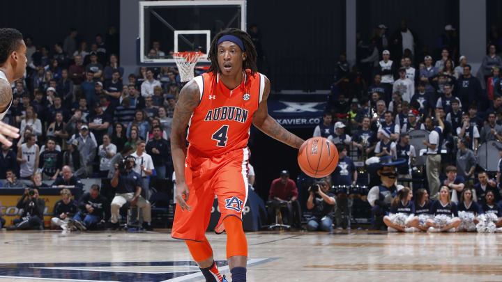 T.J. Dunans #4 of the Auburn Tigers (Photo by Joe Robbins/Getty Images)
