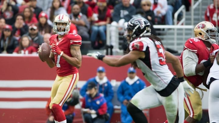 Nov 8, 2015; Santa Clara, CA, USA; San Francisco 49ers quarterback Colin Kaepernick (7) looks for an open receiver against the Atlanta Falcons during the fourth quarter at Levi
