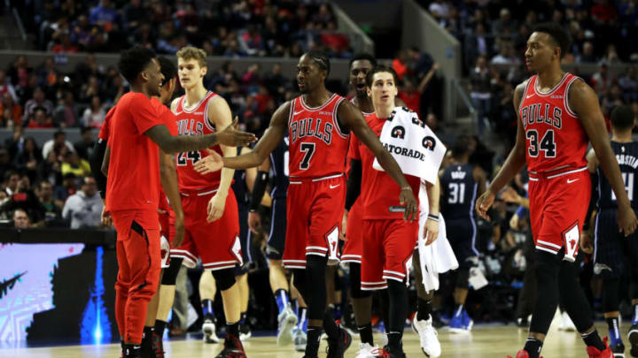 MEXICO CITY, MX - DECEMBER 13: Justin Holiday #7 of the Chicago Bulls hi-fives teammates during the game against the Orlando Magic as part of the NBA Mexico Games 2018 on December 13, 2018 at Arena Ciudad de Mexico in Mexico City, Mexico. NOTE TO USER: User expressly acknowledges and agrees that, by downloading and or using this Photograph, user is consenting to the terms and conditions of the Getty Images License Agreement. Mandatory Copyright Notice: Copyright 2018 NBAE (Photo by David Sherman/NBAE via Getty Images)