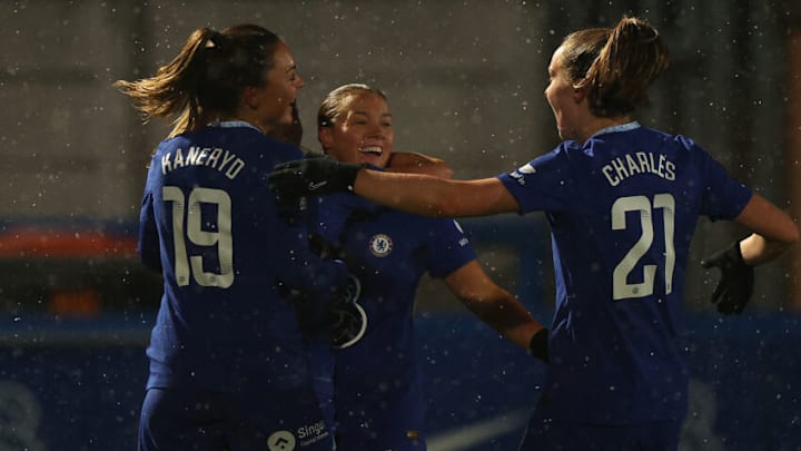 Chelsea players celebrate (Photo by Andrew Redington/Getty Images)