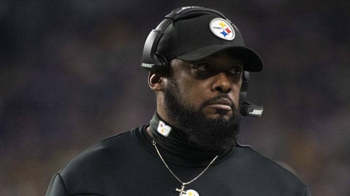 MINNEAPOLIS, MN – DECEMBER 09: Pittsburgh Steelers head coach Mike Tomlin stands on the sideline in the fourth quarter of the game against the Minnesota Vikings at U.S. Bank Stadium on December 9, 2021 in Minneapolis, Minnesota. (Photo by Stephen Maturen/Getty Images)