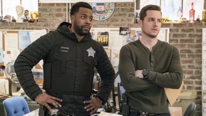 CHICAGO P.D. -- "Profiles" Episode 516 -- Pictured: (l-r) LaRoyce Hawkins as Kevin Atwater, Jesse Lee Soffer as Jay Halstead -- (Photo by: Matt Dinerstein/NBC)