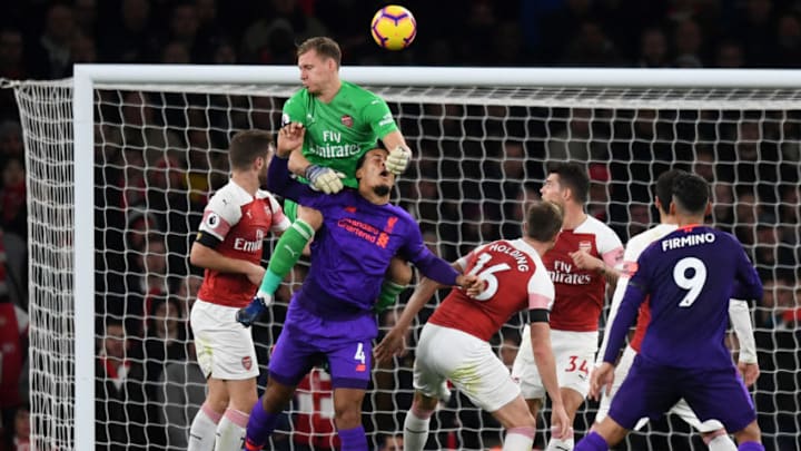 LONDON, ENGLAND - NOVEMBER 03: Virgil van Dijk of Liverpool heads the ball and hits the post as he collides with Bernd Leno of Arsenal during the Premier League match between Arsenal FC and Liverpool FC at Emirates Stadium on November 3, 2018 in London, United Kingdom. (Photo by Michael Regan/Getty Images)
