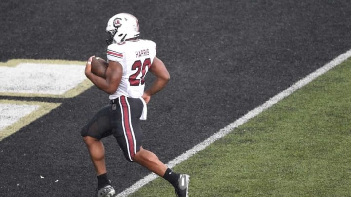 South Carolina running back Kevin Harris (20) rushes in for a touchdown.Gw43033