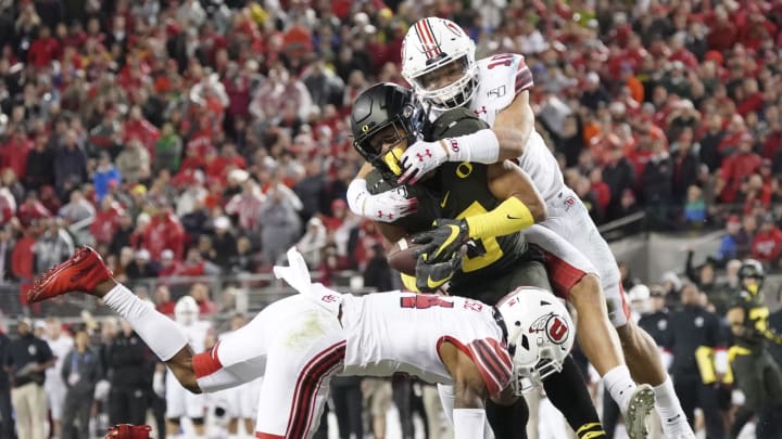 December 6, 2019; Santa Clara, CA, USA; Oregon Ducks wide receiver Johnny Johnson III (3) catches the football against Utah Utes defensive back Josh Nurse (14) and defensive back R.J. Hubert (10) during the second quarter at Levi’s Stadium. Mandatory Credit: Kyle Terada-USA TODAY Sports