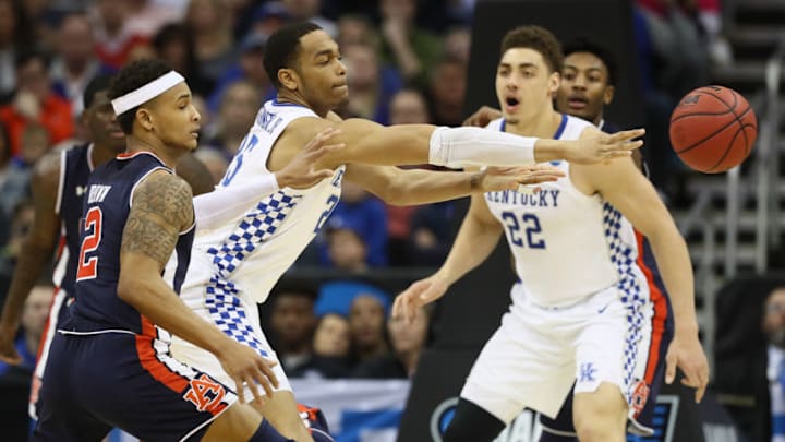 KANSAS CITY, MISSOURI - MARCH 31: PJ Washington #25 of the Kentucky Wildcats passes the ball against the Auburn Tigers during the 2019 NCAA Basketball Tournament Midwest Regional at Sprint Center on March 31, 2019 in Kansas City, Missouri. (Photo by Jamie Squire/Getty Images)