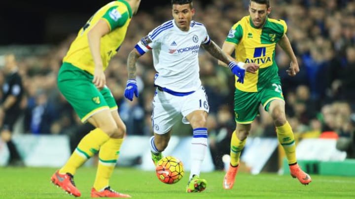 NORWICH, ENGLAND – MARCH 01: Kenedy of Chelsea runs with the ball during the Barclays Premier League match between Norwich City and Chelsea at Carrow Road on March 1, 2016 in Norwich, England. (Photo by Stephen Pond/Getty Images)