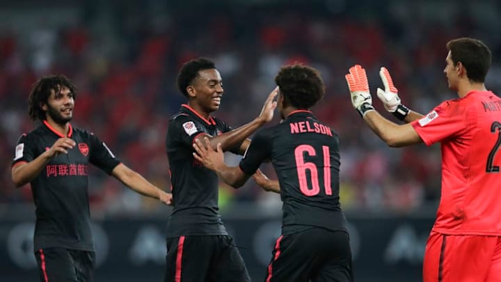 SHANGHAI, CHINA - JULY 19: Team of Arsenal FC celebrates after win the 2017 International Champions Cup football match between FC Bayern and Arsenal FC at Shanghai Stadium on July 19, 2017 in Shanghai, China. (Photo by Lintao Zhang/Getty Images)