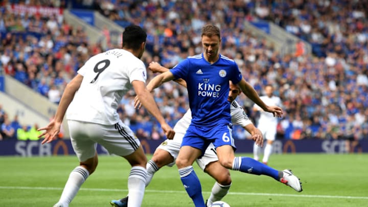 LEICESTER, ENGLAND – AUGUST 18: Raul Jimenez of Wolverhampton Wanderers puts pressure on Jonny Evans of Leicester City during the Premier League match between Leicester City and Wolverhampton Wanderers at The King Power Stadium on August 18, 2018 in Leicester, United Kingdom. (Photo by Michael Regan/Getty Images)