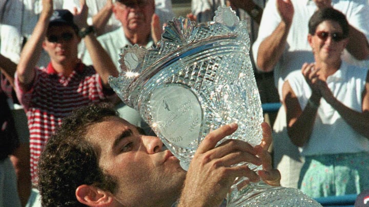 CINCINNATI, OH – AUGUST 15: Pete Sampras of the US kisses the trophy he won 15 August, 1999, after defeating Patrick Rafter of Australia 7-6 (9-7), 6-3 at the ATP Championships in Cincinnati, Ohio. This is Sampras’ 60th career title. (Photo credit should read JOHN RUTHROFF/AFP via Getty Images)