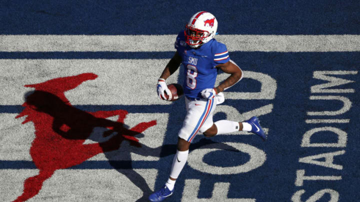 DALLAS, TEXAS - OCTOBER 19: Reggie Roberson Jr. #8 of the Southern Methodist Mustangs makes a 75-yard touchdown pass reception against the Temple Owls in the second quarter at Gerald J. Ford Stadium on October 19, 2019 in Dallas, Texas. (Photo by Ronald Martinez/Getty Images)