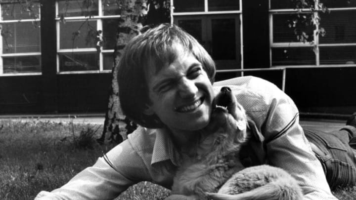 17th May 1978: One of the presenters of the children's television programme 'Blue Peter', Simon Groom, with a female 7-week old Golden Retriever puppy, who will be named by children visiting the BBC TV Centre at White City, London. (Photo by Fred Mott/Evening Standard/Getty Images)