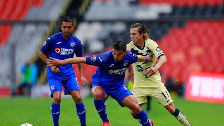 Holders Cruz Azul are still chasing a playoff spot while América sits atop the Liga MX table. This season's "Junior Classic" promises to be explosive. (Photo by Mauricio Salas/Jam Media/Getty Images)
