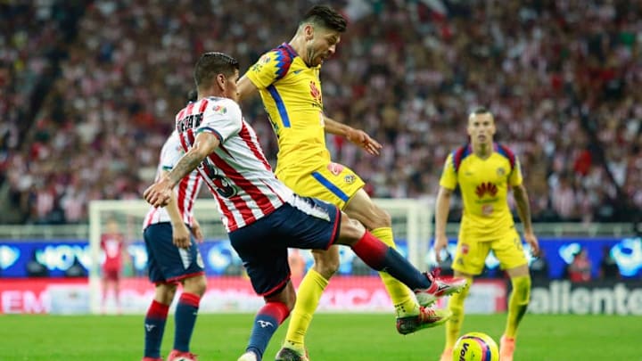 ZAPOPAN, MEXICO - MARCH 03: Carlos Salcido (L) of Chivas and Oribe Peralta (R) of America during the 10th round match between Chivas and America as part of the Torneo Clausura 2018 Liga MX at Akron Stadium on March 03, 2018 in Zapopan, Mexico. (Photo by Juan Mejia/Jam Media/Getty Images)