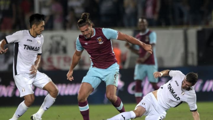 GIURGIU, ROMANIA – AUGUST 18: Andy Carroll of West Ham United in action with FC Astra’s Florin Lovin during the UEFA Europa League Play-Off First Leg against FC Astra Giurgiu at Marin Anastasovici Stadium on August 18, 2016 in Giurgiu, Romania . (Photo by Arfa Griffiths/West Ham United via Getty Images)