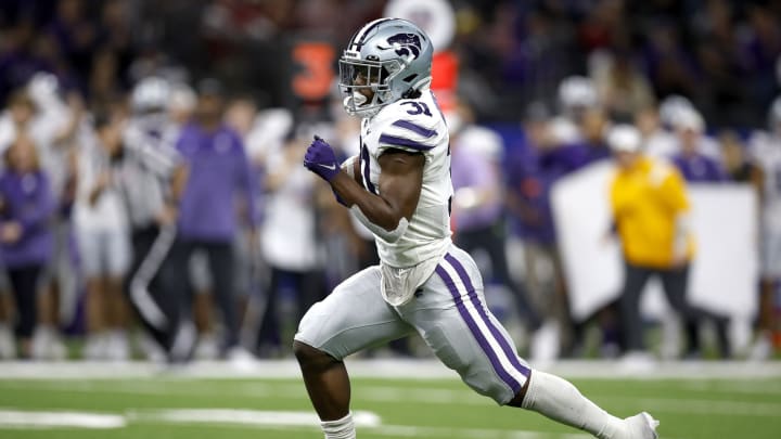 NEW ORLEANS, LOUISIANA – DECEMBER 31: DJ Giddens #31 of the Kansas State Wildcats runs the ball during the Allstate Sugar Bowl against the Alabama Crimson Tide at Caesars Superdome on December 31, 2022 in New Orleans, Louisiana. Alabama Crimson Tide won the game 45 – 20. (Photo by Sean Gardner/Getty Images)