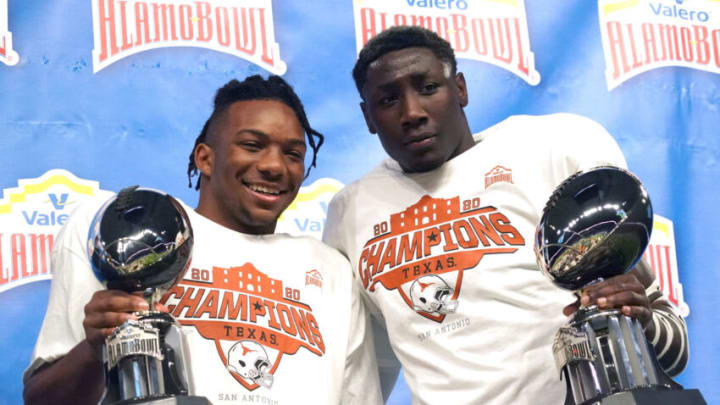 Bijan Robinson, DeMarvion Overshown, Texas football Mandatory Credit: Kirby Lee-USA TODAY Sports