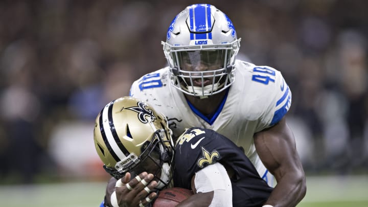 NEW ORLEANS, LA – OCTOBER 15: Jarrad Davis #40 of the Detroit Lions tackles Alvin Kamara #41 of the New Orleans Saints at Mercedes-Benz Superdome on October 15, 2017 in New Orleans, Louisiana. The Saints defeated the Lions 52-38. (Photo by Wesley Hitt/Getty Images)