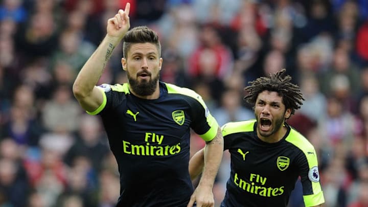 SUNDERLAND, ENGLAND - OCTOBER 29: Olivier Giroud celebrates Arsenal's 2nd goal with Mohamed Elneny during the Premier League match between Sunderland and Arsenal at Stadium of Light on October 29, 2016 in Sunderland, England. (Photo by David Price/Arsenal FC via Getty Images)
