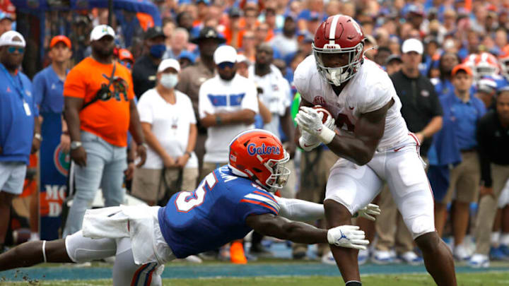 Sep 18, 2021; Gainesville, Florida, USA; Alabama Crimson Tide running back Brian Robinson Jr. (4) runs the ball in for a touchdown as Florida Gators cornerback Kaiir Elam (5) attempts to defend during the first half at Ben Hill Griffin Stadium. Mandatory Credit: Kim Klement-USA TODAY Sports Sep 18, 2021; Gainesville, Florida, USA; Alabama Crimson Tide running back Brian Robinson Jr. (4) runs the ball in for a touchdown as Florida Gators cornerback Kaiir Elam (5) attempts to defend during the first half at Ben Hill Griffin Stadium. Mandatory Credit: Kim Klement-USA TODAY Sports