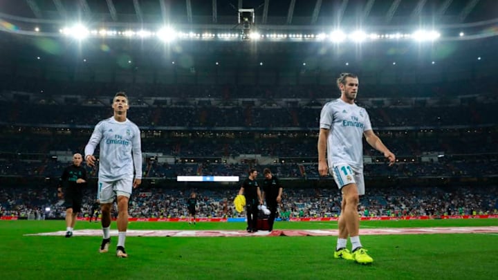 MADRID, SPAIN - SEPTEMBER 20: Cristiano Ronaldo (L) of Real Madrid CF and his teammate Gareth Bale (R) leave the pitch after their team's warming-up before the La Liga match between Real Madrid CF and Real Betis Balompie at Estadio Santiago Bernabeu on September 20, 2017 in Madrid, Spain. (Photo by Gonzalo Arroyo Moreno/Getty Images)