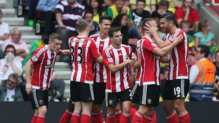 SOUTHAMPTON, ENGLAND - AUGUST 30: Graziano Pelle (R) of Southampton celebrates scoring the opening goal with team mates during the Barclays Premier League match between Southampton and Norwich City at St Mary's Stadium on August 30, 2015 in Southampton, England. (Photo by Shaun Botterill/Getty Images)