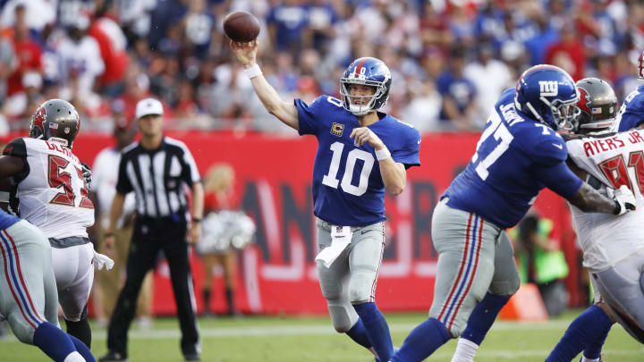 TAMPA, FL - OCTOBER 01: Eli Manning #10 of the New York Giants throws a pass in the second quarter of a game against the Tampa Bay Buccaneers at Raymond James Stadium on October 1, 2017 in Tampa, Florida. (Photo by Joe Robbins/Getty Images)