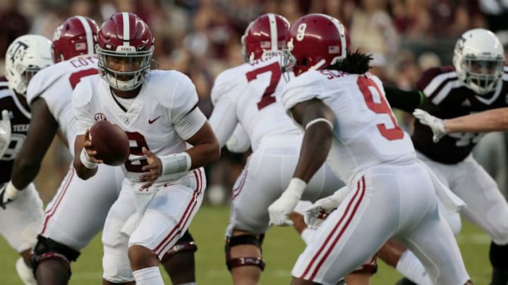 COLLEGE STATION, TX - OCTOBER 07: Jalen Hurts #2 of the Alabama Crimson Tide hands off to Da'Shawn Hand #9 in the first quarter against the Texas A&M Aggies at Kyle Field on October 7, 2017 in College Station, Texas. (Photo by Bob Levey/Getty Images)