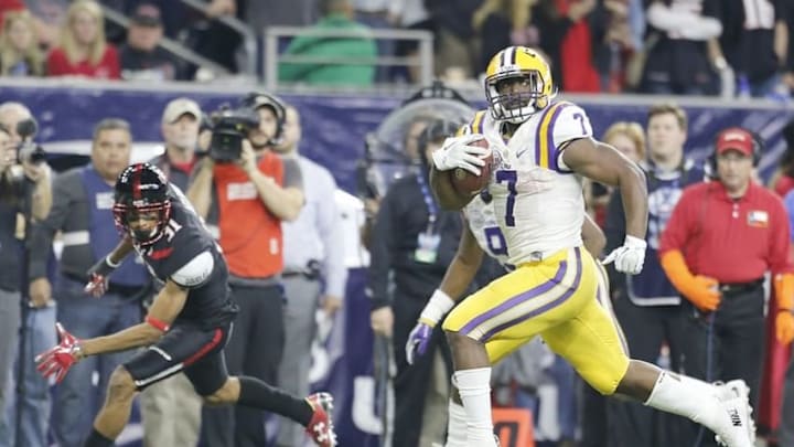 Dec 29, 2015; Houston, TX, USA; LSU Tigers running back Leonard Fournette (7) catches the ball and runs for a touchdown against the Texas Tech Red Raiders in the second quarter at NRG Stadium. Mandatory Credit: Thomas B. Shea-USA TODAY Sports