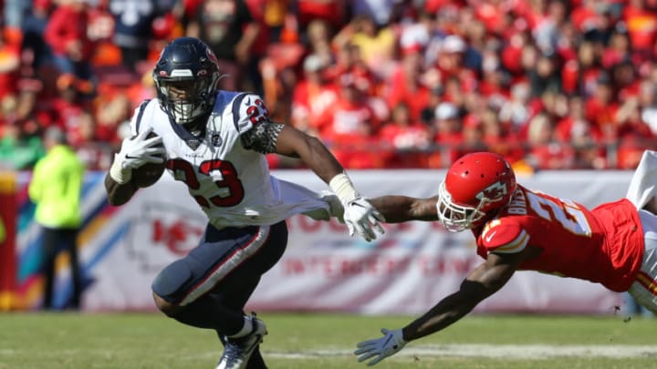 Kansas City Chiefs defensive back Bashaud Breeland (21) dives and tries to hold onto the jersey of Houston Texans running back Carlos Hyde (23) (Photo by Scott Winters/Icon Sportswire via Getty Images)