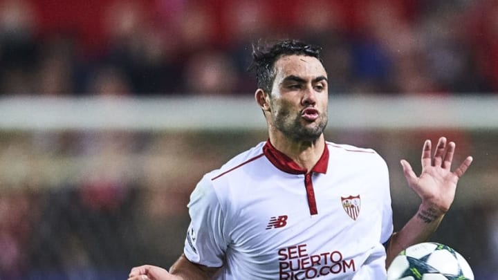 SEVILLE, SPAIN - NOVEMBER 22: Vicente Iborra of Sevilla FC in action during the UEFA Champions League match between Sevilla FC and Juventus at Estadio Ramon Sanchez Pizjuan on November 22, 2016 in Seville, Spain. (Photo by Aitor Alcalde/Getty Images)