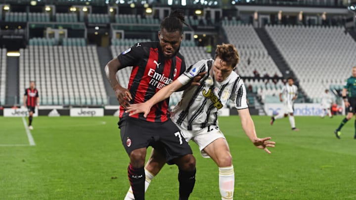 TURIN, ITALY - MAY 09: Franck Kessie of AC Milan challenged by Federico Chiesa of Juventus during the Serie A match between Juventus and AC Milan at Allianz Stadium on May 9, 2021 in Turin, Italy. Sporting stadiums around Italy remain under strict restrictions due to the Coronavirus Pandemic as Government social distancing laws prohibit fans inside venues resulting in games being played behind closed doors. (Photo by Chris Ricco/Getty Images )