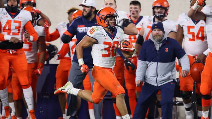 EAST LANSING, MICHIGAN - NOVEMBER 09: Sydney Brown #30 of the Illinois Fighting Illini returns a interception for a fourth quarter touchdown while playing the Michigan State Spartans at Spartan Stadium on November 09, 2019 in East Lansing, Michigan. (Photo by Gregory Shamus/Getty Images) EAST LANSING, MICHIGAN - NOVEMBER 09: Sydney Brown #30 of the Illinois Fighting Illini returns a interception for a fourth quarter touchdown while playing the Michigan State Spartans at Spartan Stadium on November 09, 2019 in East Lansing, Michigan. (Photo by Gregory Shamus/Getty Images)