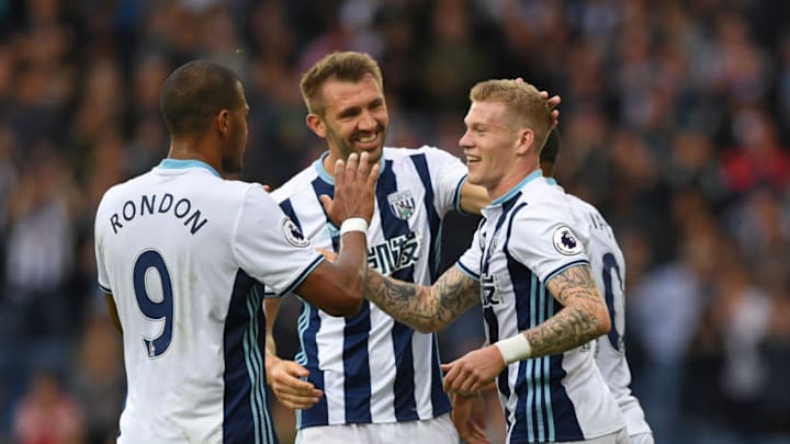 WEST BROMWICH, ENGLAND - SEPTEMBER 17: James McClean of West Bromwich Albion (R) celebrates scoring his sides third goal with his team mates during the Premier League match between West Bromwich Albion and West Ham United at The Hawthorns on September 17, 2016 in West Bromwich, England. (Photo by Shaun Botterill/Getty Images)